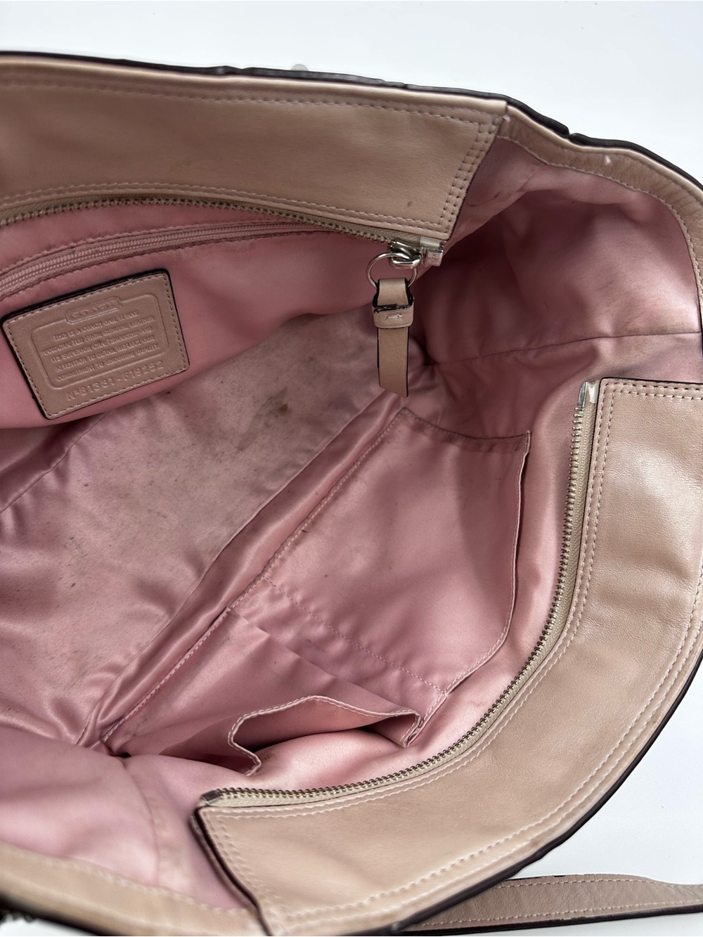 Coach Gallery East West Tote F19252 - Picture 7 of 12